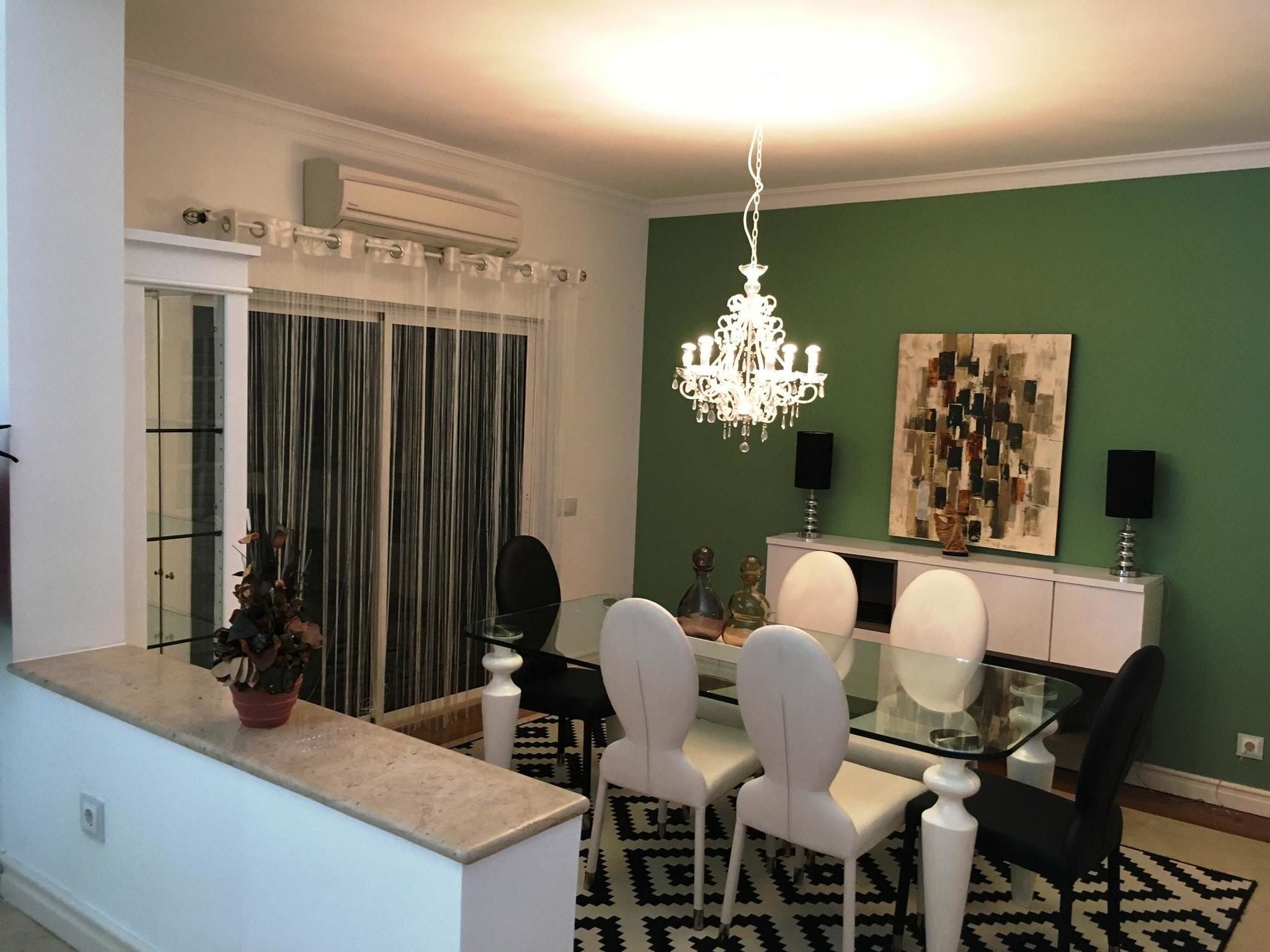 With 4 Bedrooms In Portugal With Wonderful Sea View Villa