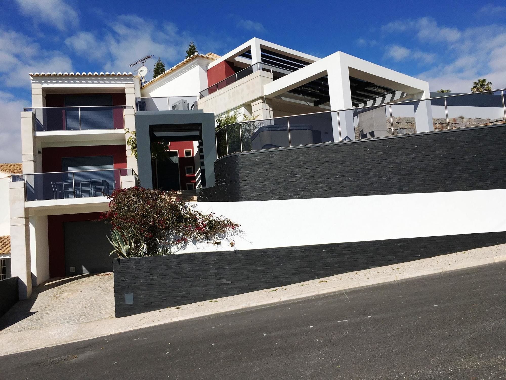 With 4 Bedrooms In Portugal With Wonderful Sea View * Albufeira